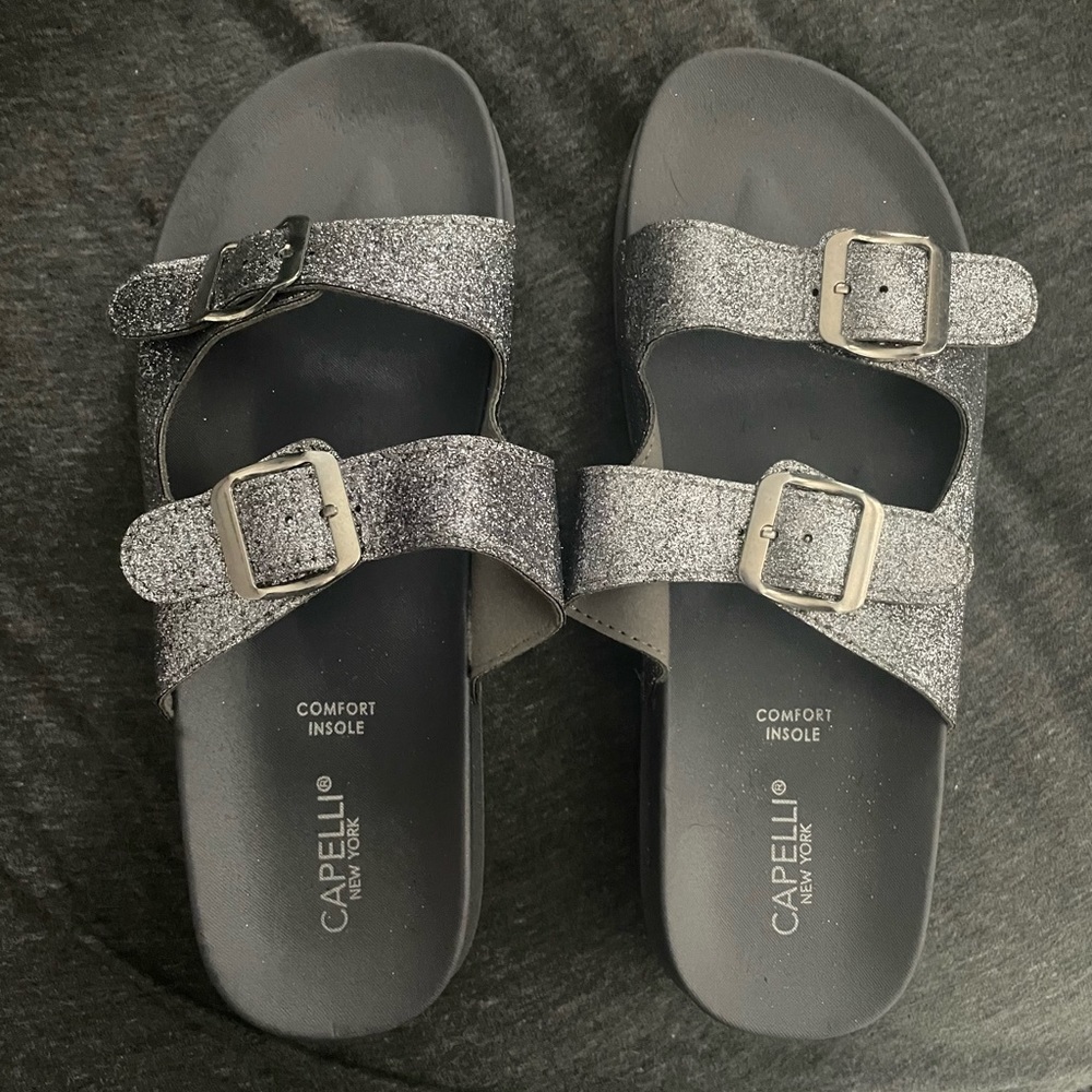 Capelli gray silver Birkenstock style flip flops size 7 nwt